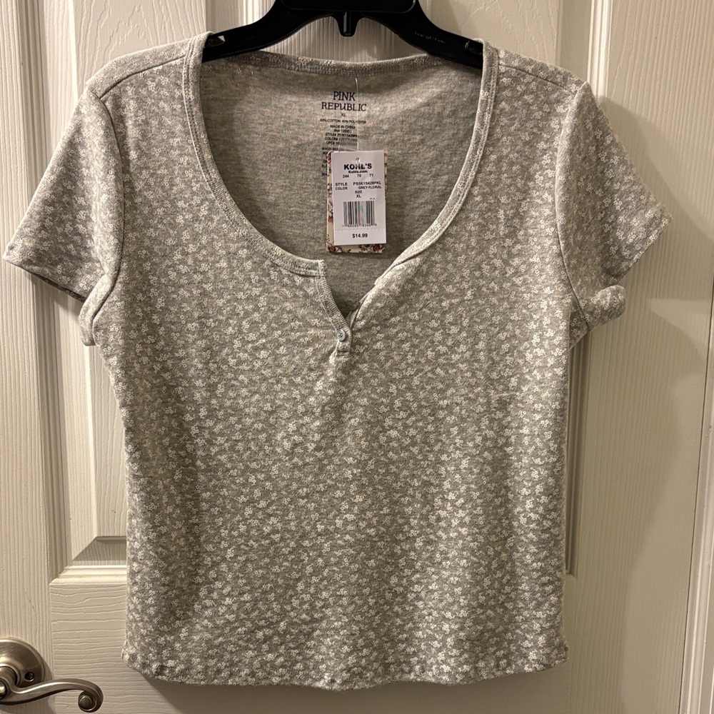 PINK REPUBLIC    Light Gray Patterned Short Sleeve Top